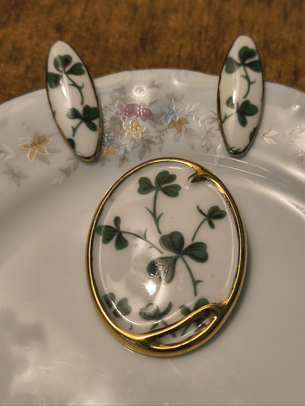 Vtg MCM Shamrock Porcelain Brooch Pierced Earrings Set Green Clover Gold Tone